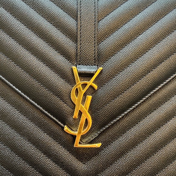 ENVELOPE LARGE BAG IN MATELASSÉ GRAIN DE POUDRE EMBOSSED LEATHER - Picture 4 of 7